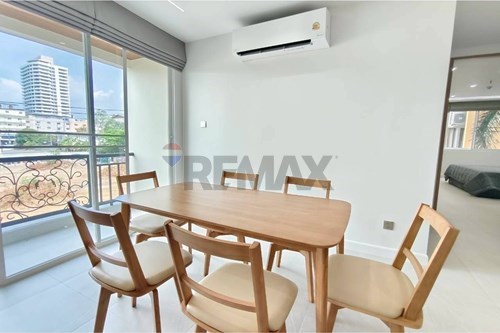 Stunning 2BR/3BA Modern Condo in Pattaya photo