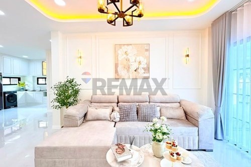 Luxury Home in Pattaya Tropical Village - For Sale — photo 4