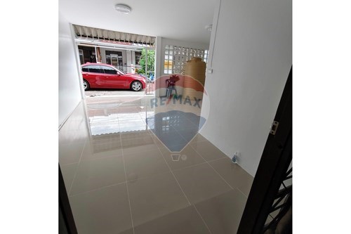 Home in Park Roongrueng - Pet-Friendly! photo