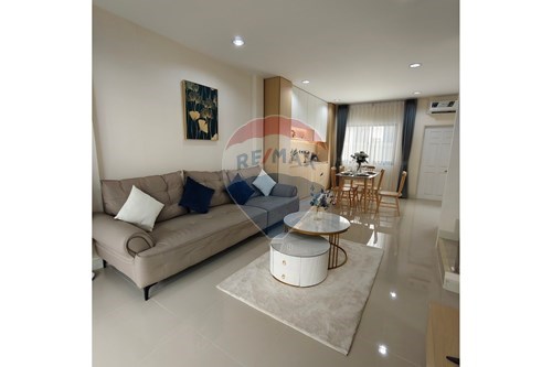 Discover Your Dream Townhouse in Bang Lamung photo