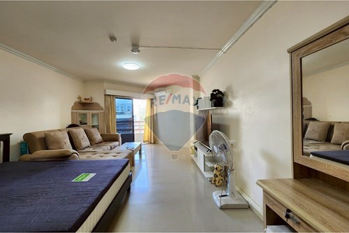 Beachside Condo in Pattaya - 1.7M Baht! photo