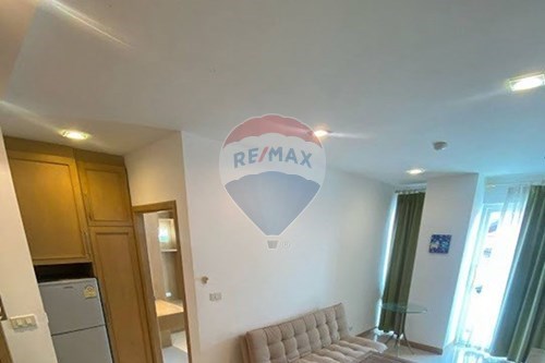 Stylish Condo in Jomtien with City Views photo