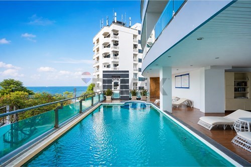 Royal Beach View – Fully Serviced Ocean-View Suite