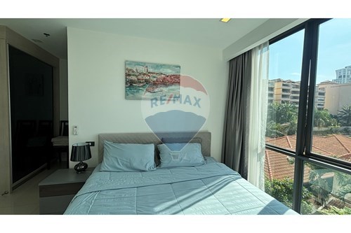 Luxury Condo with City Views, Prime Location photo
