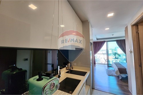 Own a Modern Condo in Pattaya's Heart photo
