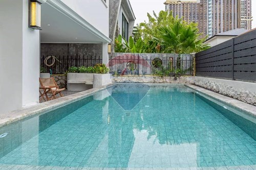 Luxurious 5-Bed Villa in Vibrant Jomtien Oasis photo