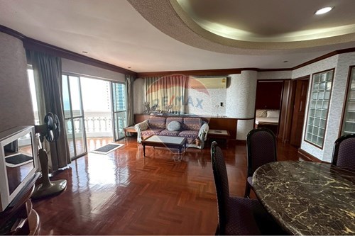 Beachfront 2BR Condo with Sea View photo