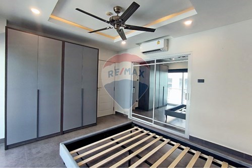 Charming Condo: Pratumnak Hill, 1-BR, FQ Legal photo