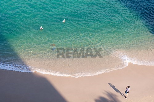 Royal Beach View – Fully Serviced Ocean-View Suite
