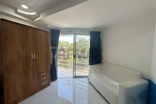 Chic Studio Condo at Jomtien Beach—Great Value!