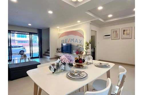 Townhome photo