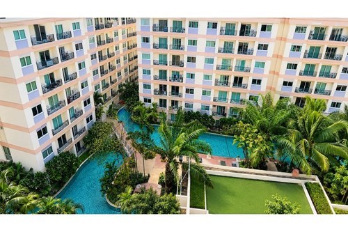Comfort & Convenience: Park Lane Jomtien Condo