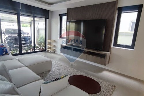 Luxury Villa in Central Pattaya: Ready to Sell! ✨
