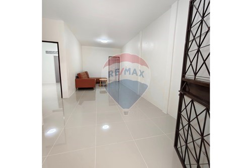 Home in Park Roongrueng - Pet-Friendly! photo