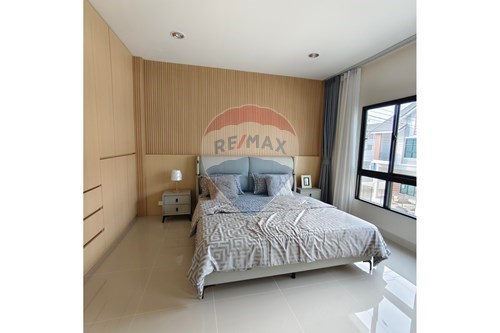 Discover Your Dream Townhouse in Bang Lamung photo