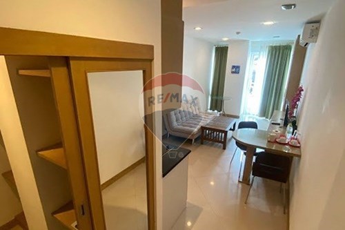 Stylish Condo in Jomtien with City Views photo
