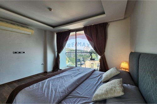 Own a Modern Condo in Pattaya's Heart photo