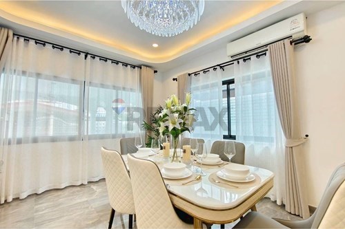 Luxury 3BR Getaway in Coastal Bang Lamung