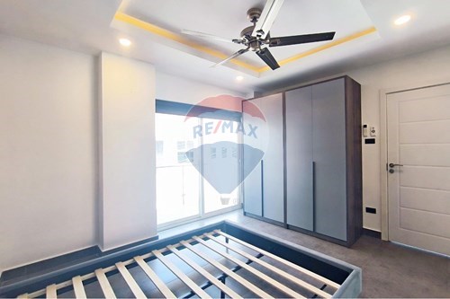 Charming Condo: Pratumnak Hill, 1-BR, FQ Legal photo