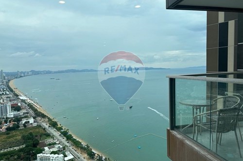 Special Offer! "Seaside Luxury: 53rd Floor Condo at Jomtien Beach