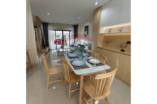 Discover Your Dream Townhouse in Bang Lamung photo