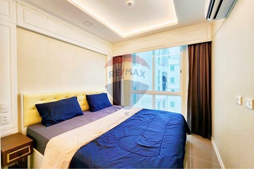 Experience Luxury Living in Jomtien Pattaya Condo photo