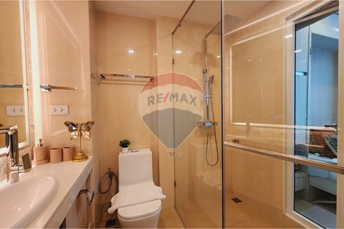 Luxurious 1-Bedroom Condo in Pattaya's Heart photo