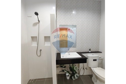 Discover Your Dream Townhouse in Bang Lamung photo