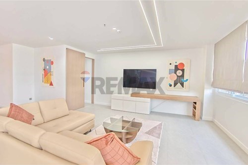 Stunning 2BR/3BA Modern Condo in Pattaya photo