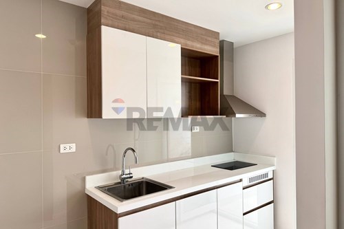 Price Drop: 1-BR Condo with Sea Views, Si Racha