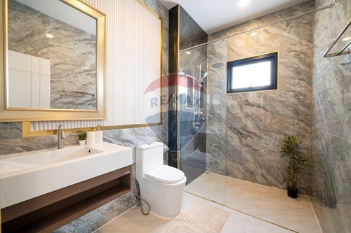 Luxurious New Home in Serene Huai Yai Oasis photo