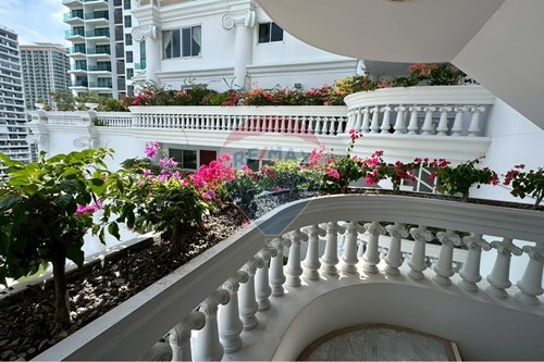 Beachfront 2BR Condo with Sea View photo