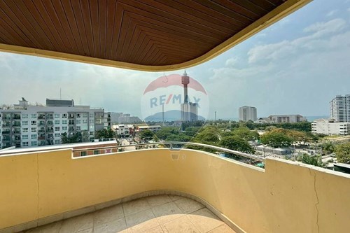 Slice of Paradise: Stunning Condo in Pratumnak photo