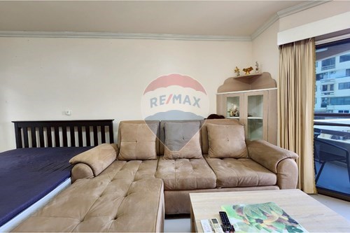 Beachside Condo in Pattaya - 1.7M Baht! photo