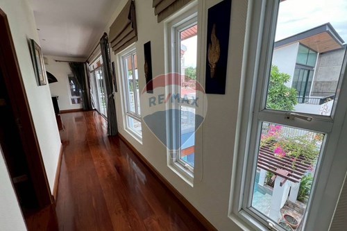 Luxury Pattaya Villa: Modern Elegance Awaits You! photo
