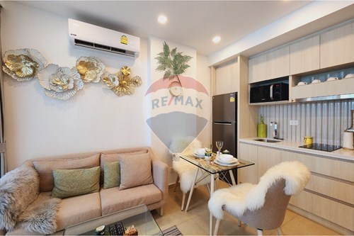 Luxurious 1-Bedroom Condo in Pattaya's Heart photo