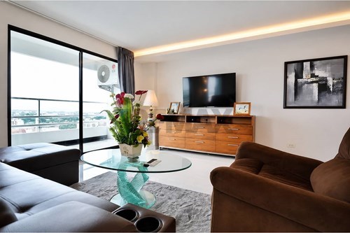 Serene Seaside Condo: 1-Bed Oasis in Jomtien
