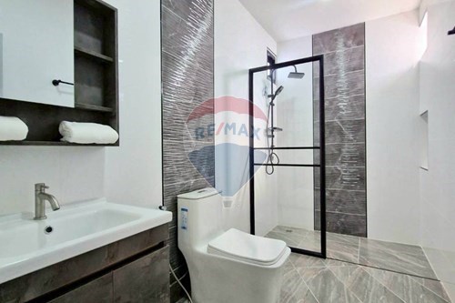 Luxury Modern Home in Bang Lamung, Chonburi photo