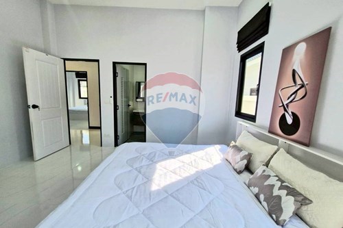 Luxury Modern Home in Bang Lamung, Chonburi photo