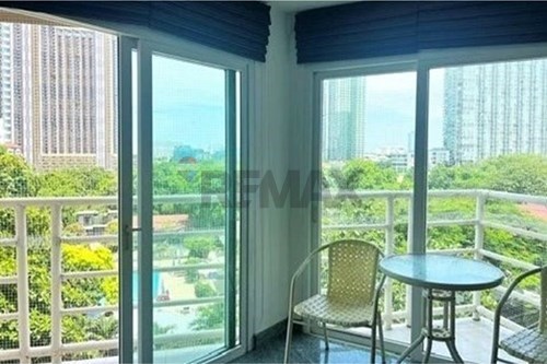 Superb Jomtien Beach Condo with Sea Views photo