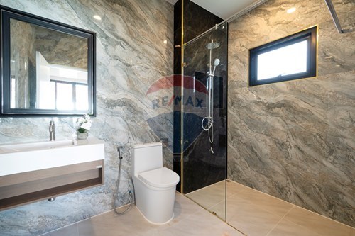 Luxurious New Home in Serene Huai Yai Oasis photo