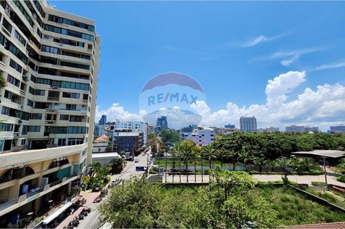 Beachside Condo in Pattaya - 1.7M Baht! photo