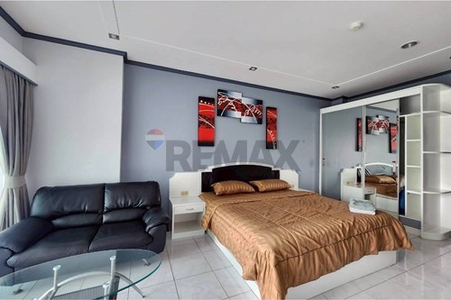 Tranquil Condo with Sea View in Na Jomtien