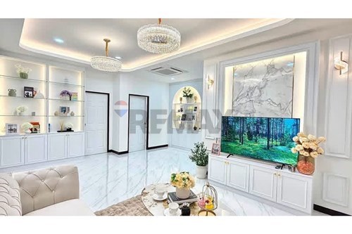 Luxury 3-Bed Dream Home in Soi Kao Talo, Bang Lamung