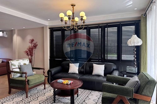 Luxurious 5-Bed Villa in Vibrant Jomtien Oasis photo