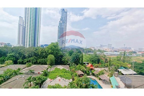 Urban Oasis in Jomtien: Condo Living at Laguna photo