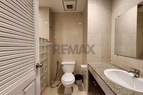 Charming Condo with Pool in Heart of Jomtien photo