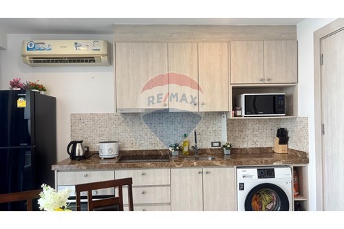 Luxury Condo with City Views, Prime Location photo