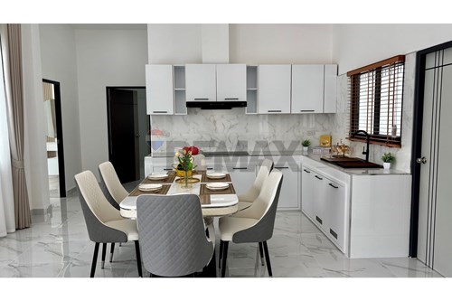 Own a Luxurious Oasis in Pattaya's Paradise