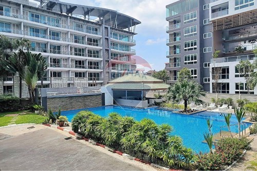 Charming Condo: Pratumnak Hill, 1-BR, FQ Legal